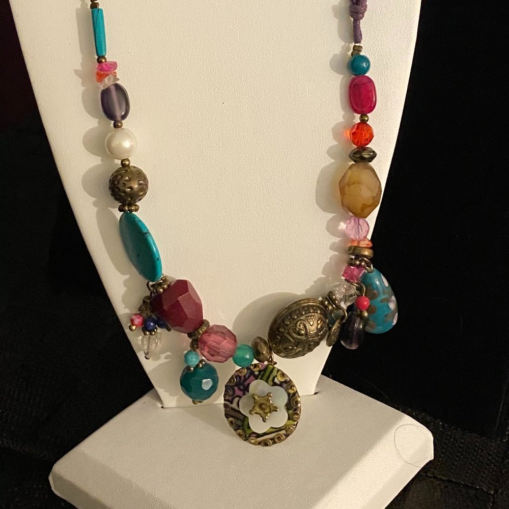 PIER ONE FLOWER BEAD NECKLACE WITH LOBSTER CLASP